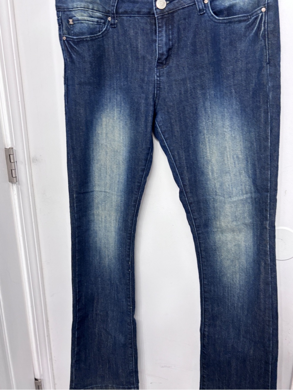 Kardashian Kollection Blue White Washed Denim Jeans with Gold Logo Tag 36 x 32